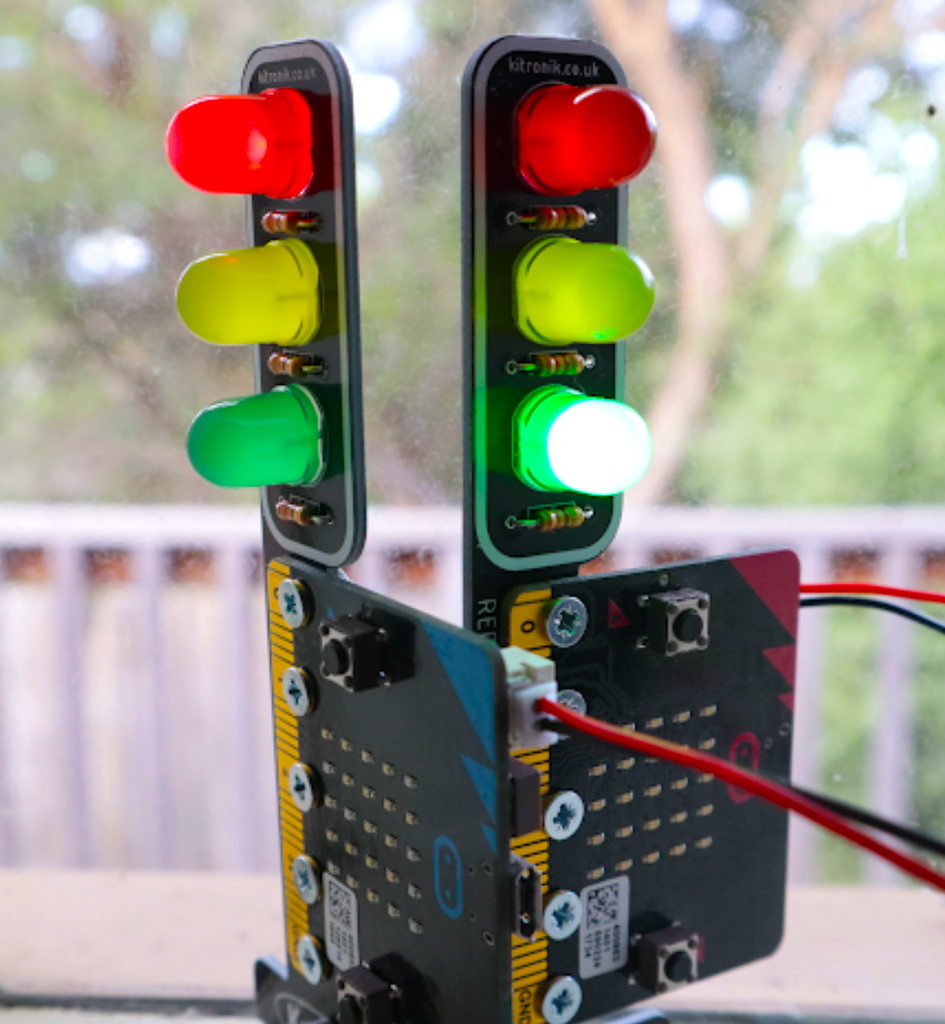 Program micro:bit traffic light sequences in Python with these STOP:bit tutorials